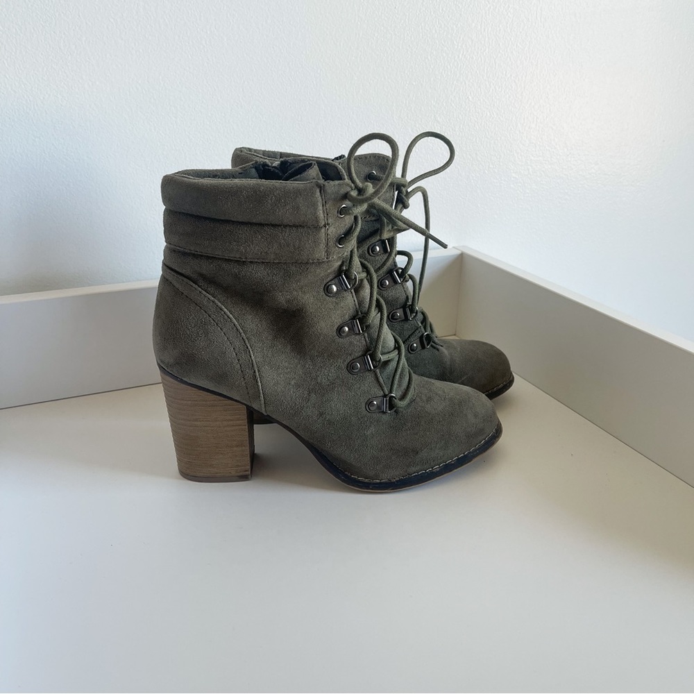 Candie’s Block Heel Ankle Boots - Green - Size 8